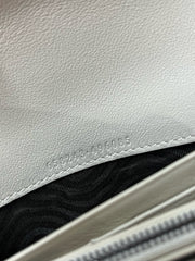 Gucci Diana Wallet On Chain