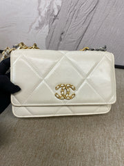 Chanel 19 Wallet On Chain