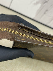 Louis Vuitton Toiletry Pouch 26 Monogram