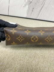 Louis Vuitton Toiletry Pouch 26 Monogram
